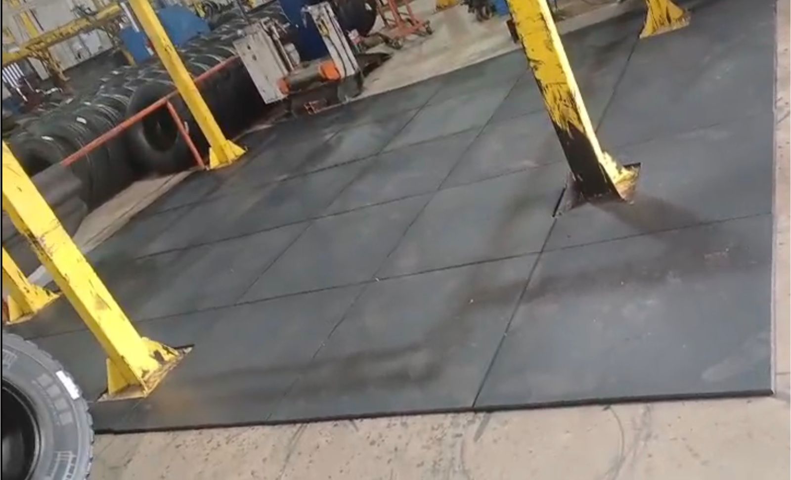 Indústrias e garagens com piso de borracha PBG